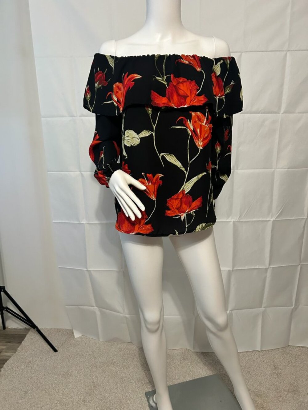 Charlotte Russe Floral Off Shoulder Blouse Size Medium Black Red Lily Print